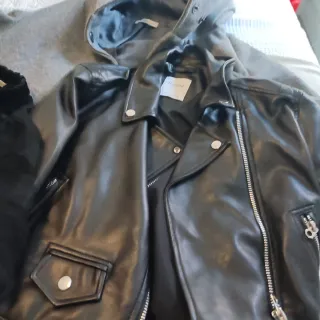 Lote 3 prendas: 2 chaquetas y 1 vestido.