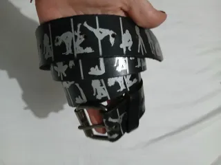 Cintura nera con figure stilizzate argento