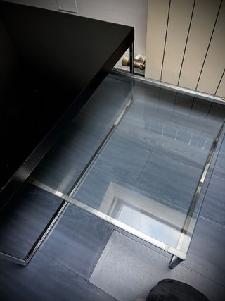 Mesa de centro moderna negra y cristal