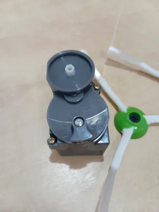 Motor lateral Roomba