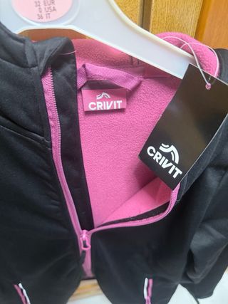 Chaqueta tipo neopreno negra y rosa
