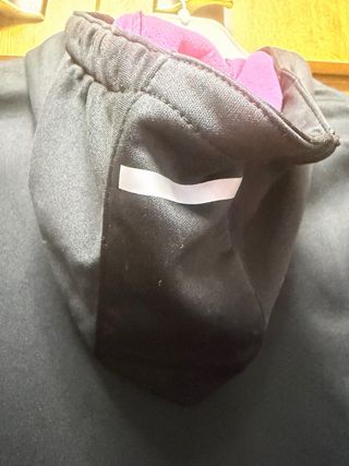 Chaqueta tipo neopreno negra y rosa