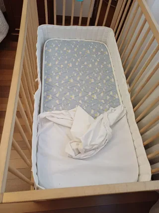 Cuna + colchón Ikea 60x120. Esta en Basauri.