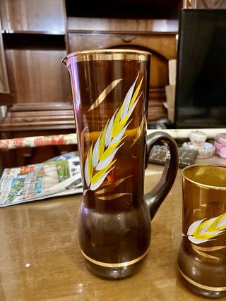 Juego de vasos y jarra ámbar