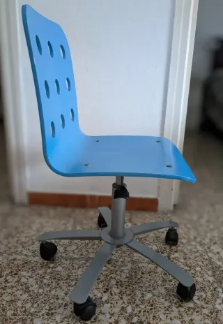 Sedia Ikea a rotelle blu