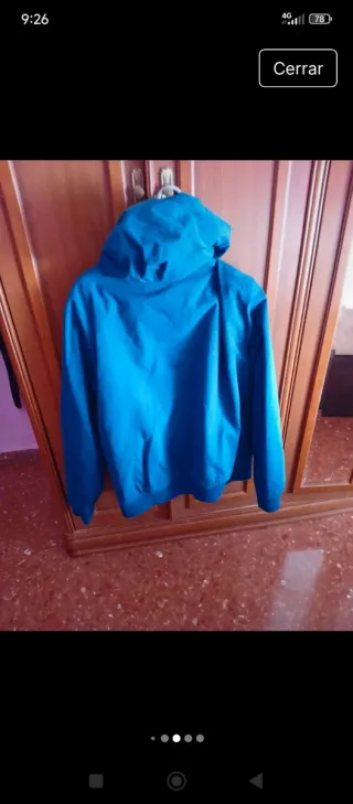 Chaqueton azul con capucha