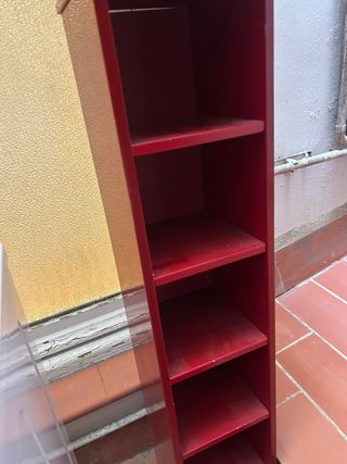 Mueble estantería CD rojo