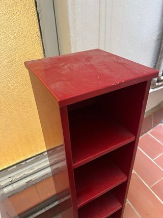 Mueble estantería CD rojo