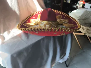 Sombrero Mariachi Bordado Dorado y Rojo