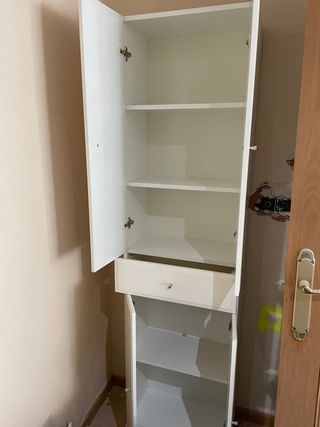 Armario de baño blanco