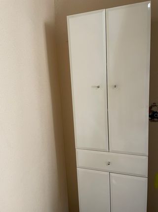 Armario de baño blanco