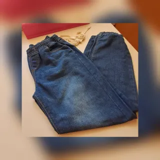 Pantalón vaquero con elástico y cordón