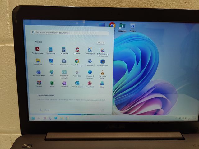 ASUS AMD A8 Radeon 1GB SSD 512GB Ram 8GB Borsa