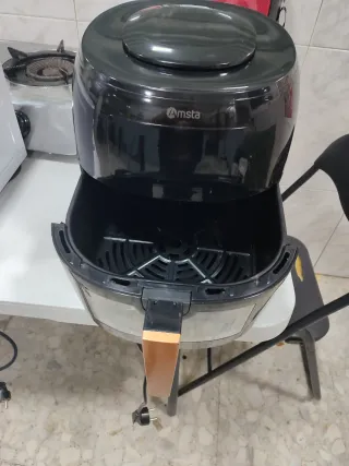 Freidora de aire Amsta negra