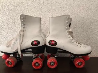 Patines blancos talla 40 + protecciones