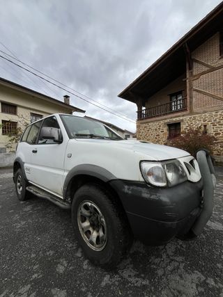 Nissan Terrano II 2004