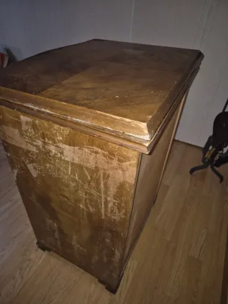 Máquina de coser Sigma antigua con mueble