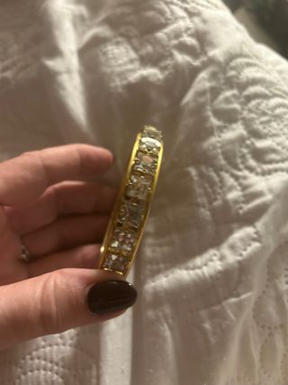 Bellissimo bracciale rigido con strass