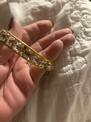 Bellissimo bracciale rigido con strass