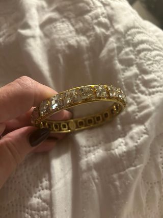 Bellissimo bracciale rigido con strass