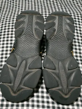 Zapatillas Lacoste Negras y Grises