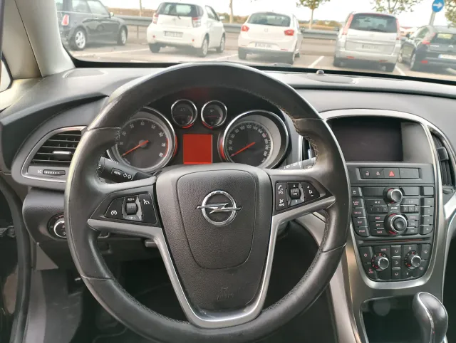 Opel Astra 2011