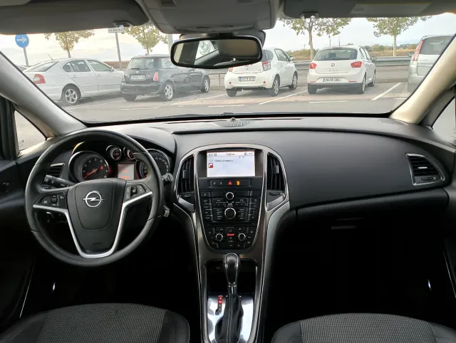 Opel Astra 2011