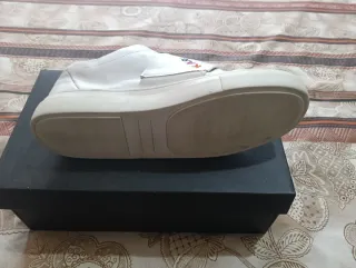 Scarpe Karl Lagerfeld bianche con occhiali