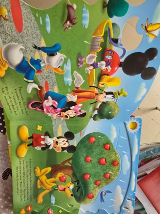 Un arcobaleno di colori. La casa di Topolino. E...