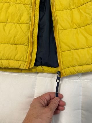 Chaqueta H&M niño dinosaurios amarilla