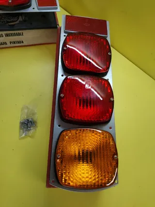 PILOTOS TRASEROS CON PLACA UNIVERSALES RINDER 207