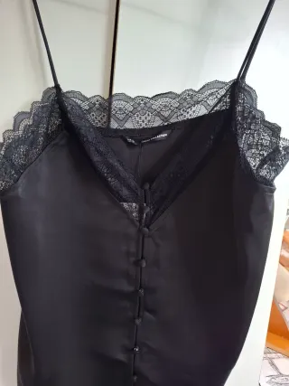 Top lencero negro con encaje