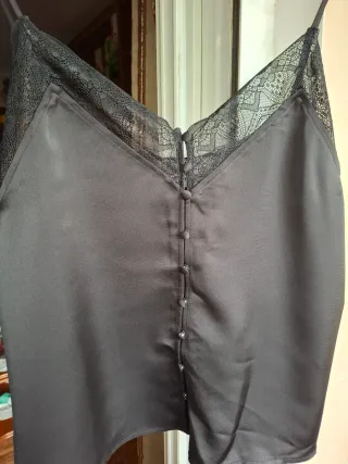 Top lencero negro con encaje