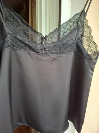 Top lencero negro con encaje