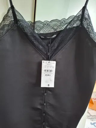 Top lencero negro con encaje