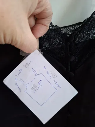 Top lencero negro con encaje