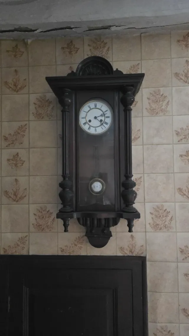 Relógio de pêndulo antigo