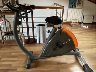 Bicicleta estática + funda sillín