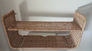 Estantería de mimbre beige