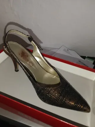 Zapatillas Yumas Marrones y Doradas
