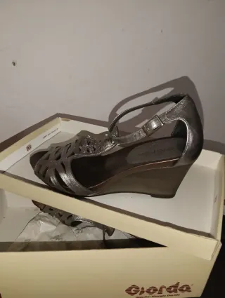 Zapatillas Yumas Marrones y Doradas