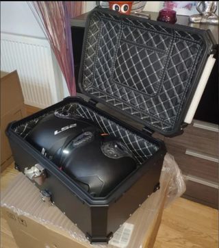 Baúl aluminio moto nuevo 2 cascos