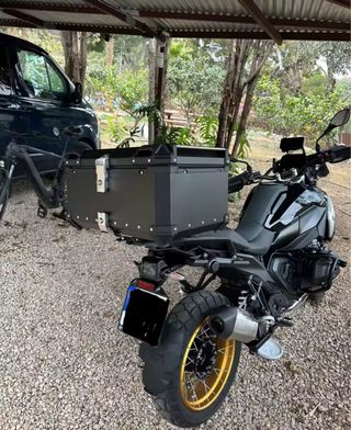 Baúl aluminio moto nuevo 2 cascos