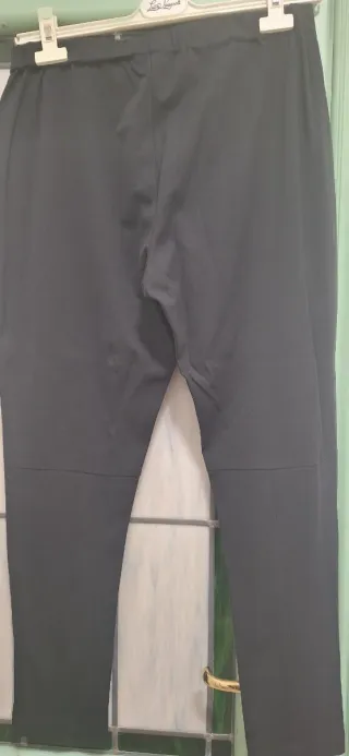 Pantaloni neri a sigaretta curvy