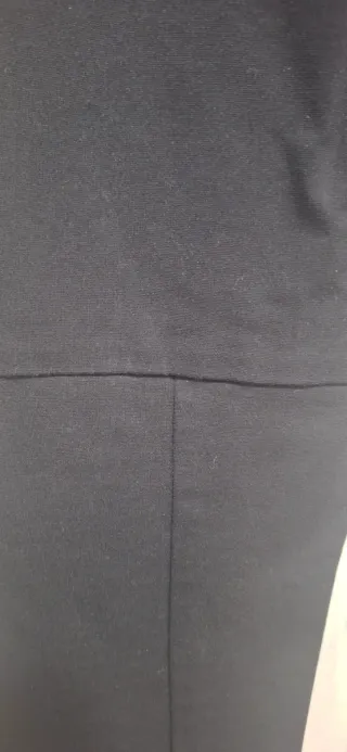 Pantaloni neri a sigaretta curvy