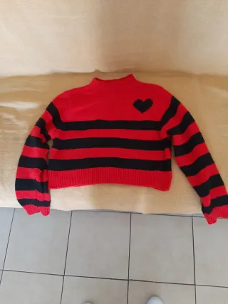 Maglioncino corto a righe con cuore