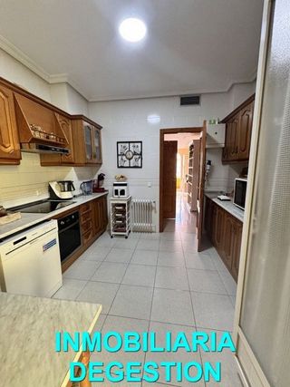 Casa adosada en venta en Linares