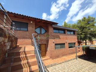 Chalet en venta en Torrelles de Llobregat