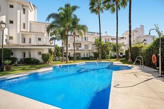 Piso en venta en Los Naranjos - Las Brisas en Marbella