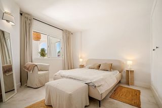 Piso en venta en Los Naranjos - Las Brisas en Marbella